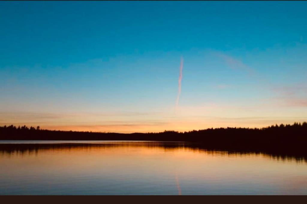 Egen Stuga Och Vedeldad Bastu Linghed Exterior photo