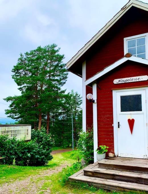 Egen Stuga Och Vedeldad Bastu Linghed Exterior photo