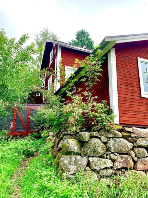 Egen Stuga Och Vedeldad Bastu Linghed Exterior photo